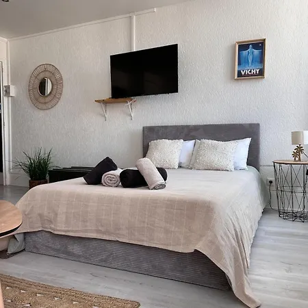 Standing Proche Des Thermes Apartament